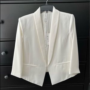 White crop blazer